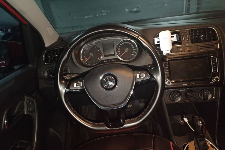 Used Volkswagen Polo 2016 1.6L Automatic Comfort Model Steering Wheel