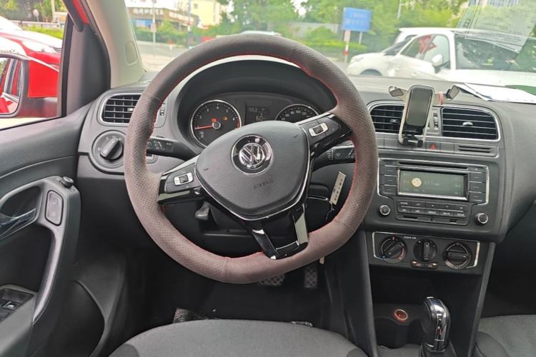 Used Volkswagen Polo 2016 1.6L Automatic Comfort Model Steering Wheel