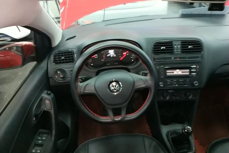 Used Volkswagen Polo 2016 1.4L Manual Fashion Model Steering Wheel