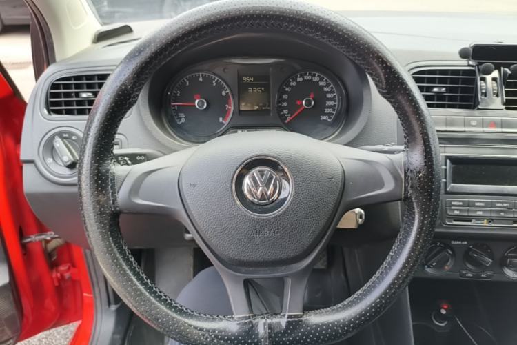 Used Volkswagen Polo 2016 1.4L Manual Fashion Model Steering Wheel