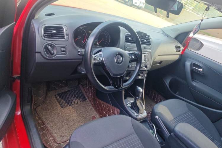 Used Volkswagen Polo 2016 1.6L Automatic Comfort Model Steering Wheel