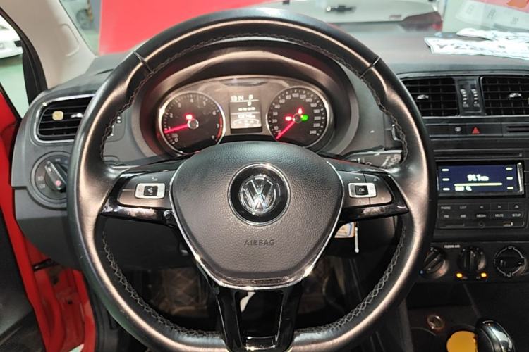 Used Volkswagen Polo 2016 1.6L Automatic Comfort Model Steering Wheel