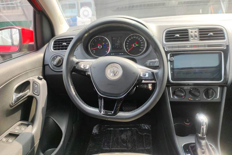 Used Volkswagen Polo 2016 1.6L Automatic Comfort Model Steering Wheel