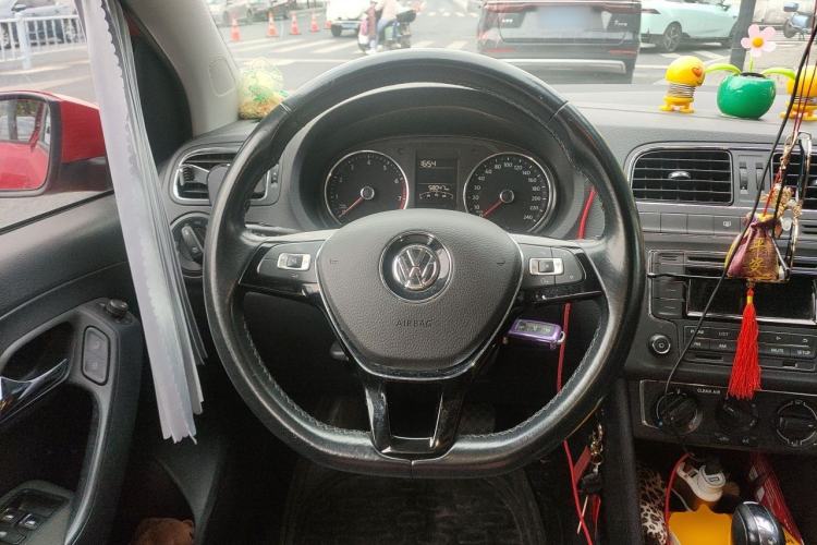 Used Volkswagen Polo 2016 1.6L Automatic Comfort Model Steering Wheel