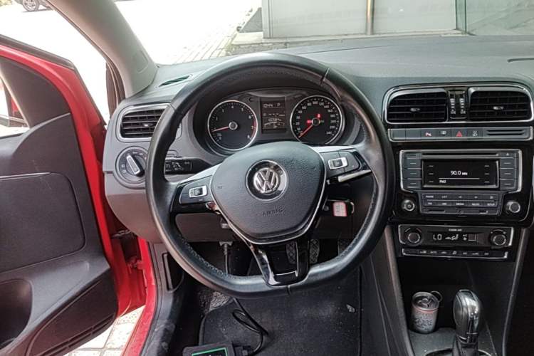 Used Volkswagen Polo 2016 1.6L Automatic Luxury Model Steering Wheel