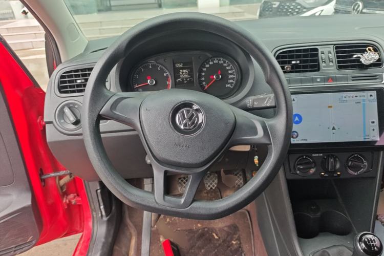 Used Volkswagen Polo 2016 1.4L Manual Fashion Model Steering Wheel