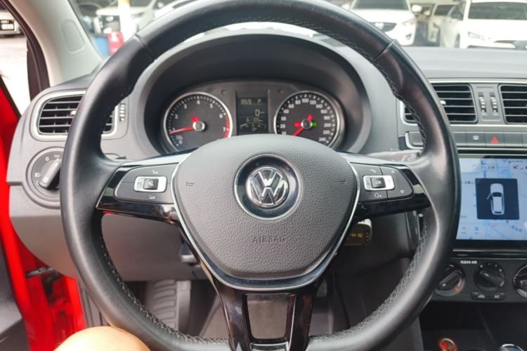 Used Volkswagen Polo 2016 1.6L Automatic Comfort Model Steering Wheel