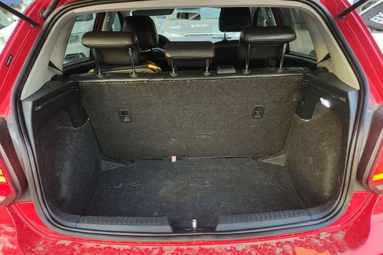 Used Volkswagen Polo 2016 1.4L Manual Fashion Model Trunk