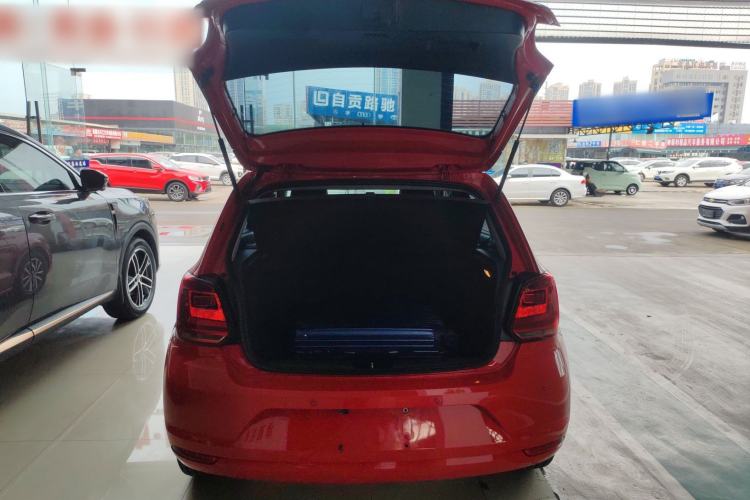 Used Volkswagen Polo 2016 1.4L Manual Fashion Model Trunk