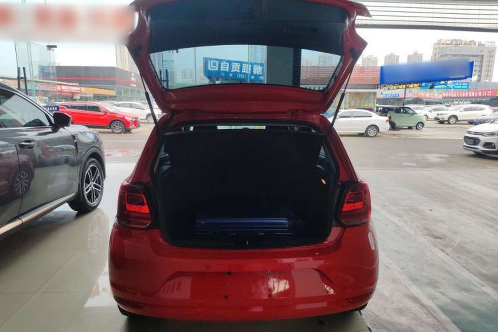Used Volkswagen Polo 2016 1.4L Manual Fashion Model Trunk