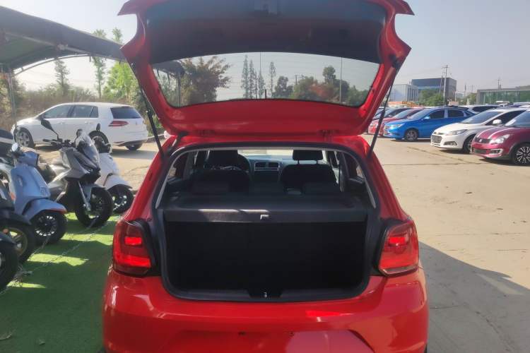 Used Volkswagen Polo 2016 1.6L Automatic Comfort Model Trunk