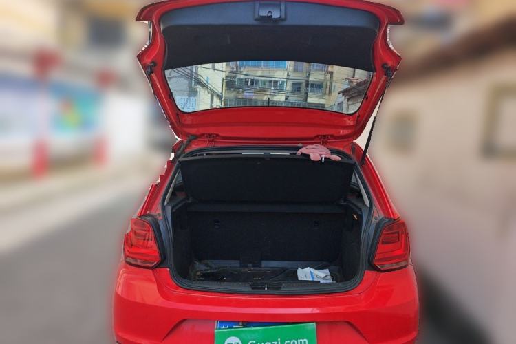 Used Volkswagen Polo 2016 1.4L Manual Fashion Model Trunk