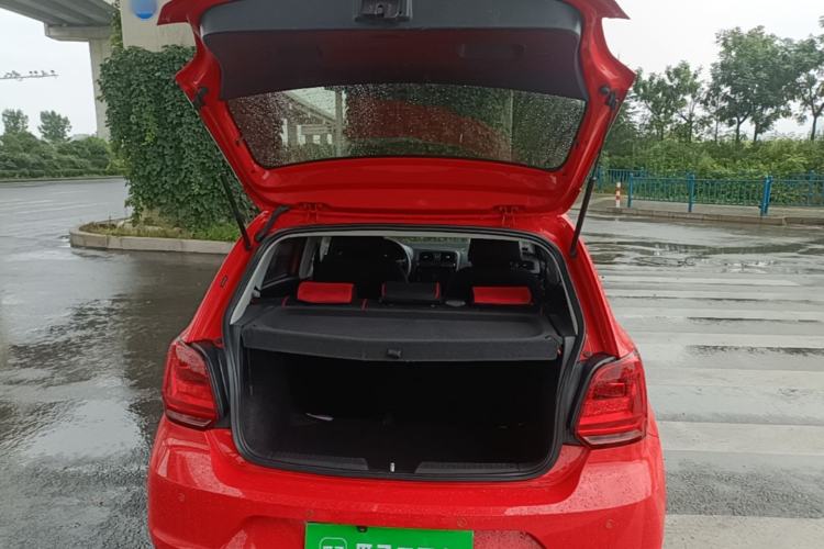 Used Volkswagen Polo 2016 1.4L Manual Fashion Model Trunk
