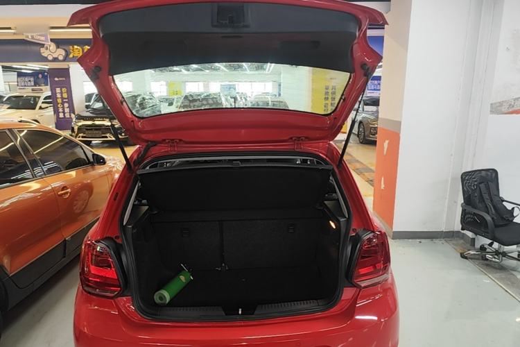 Used Volkswagen Polo 2016 1.6L Automatic Comfort Model Trunk
