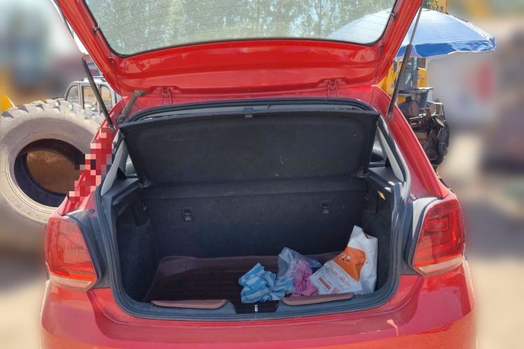 Used Volkswagen Polo 2016 1.4L Manual Fashion Model Trunk