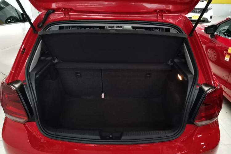 Used Volkswagen Polo 2016 1.6L Automatic Comfort Model Trunk