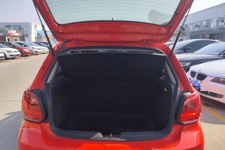 Used Volkswagen Polo 2016 1.4L Manual Fashion Model Trunk
