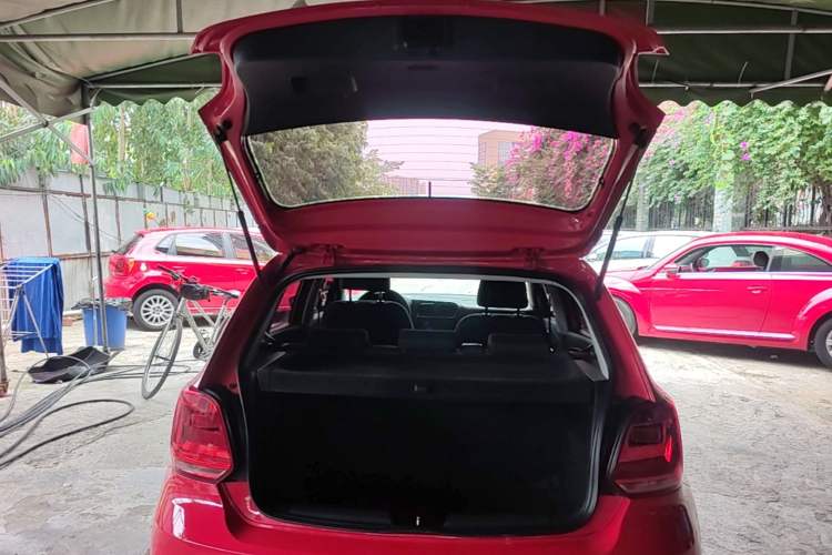 Used Volkswagen Polo 2016 1.4L Manual Fashion Model Trunk