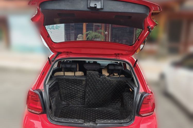 Used Volkswagen Polo 2016 1.4L Manual Fashion Model Trunk