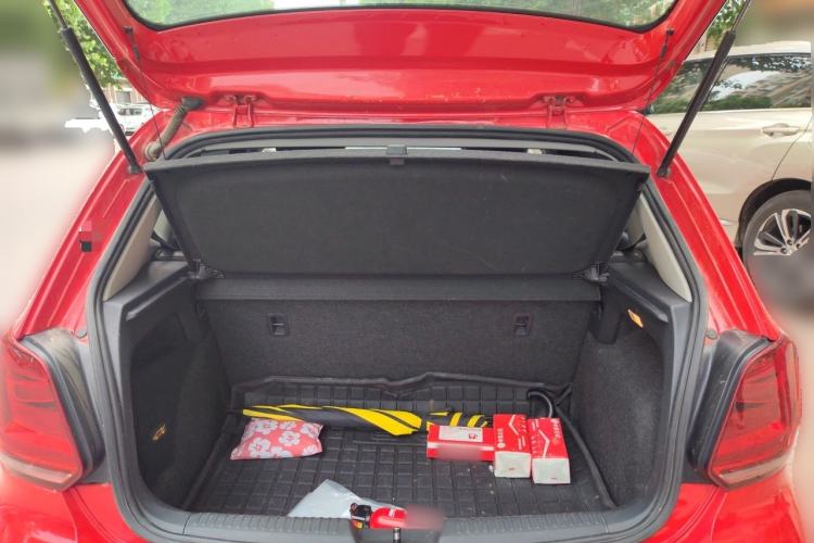 Used Volkswagen Polo 2016 1.4L Manual Fashion Model Trunk