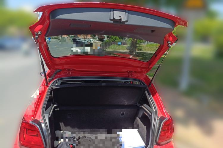 Used Volkswagen Polo 2016 1.4L Manual Fashion Model Trunk