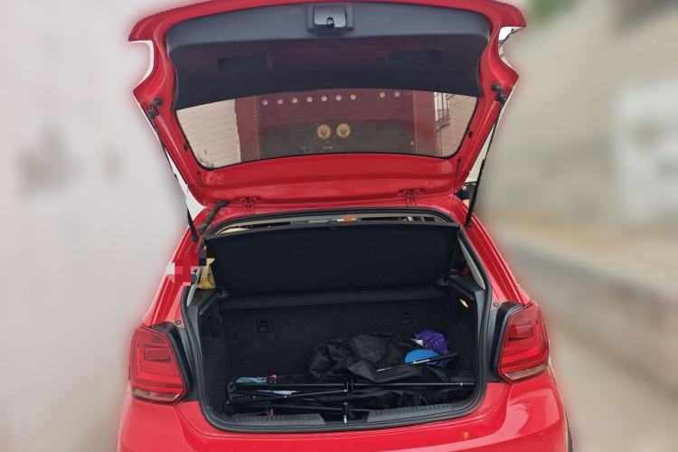 Used Volkswagen Polo 2016 1.4L Manual Fashion Model Trunk