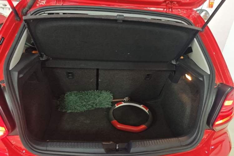 Used Volkswagen Polo 2016 1.6L Automatic Comfort Model Trunk
