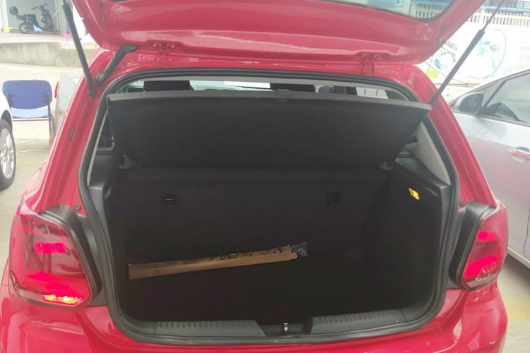 Used Volkswagen Polo 2016 1.4L Manual Fashion Model Trunk