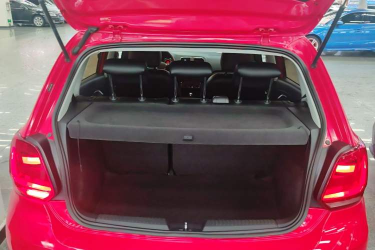 Used Volkswagen Polo 2016 1.6L Automatic Comfort Model Trunk