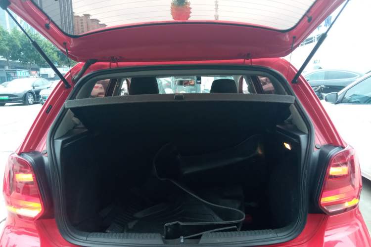 Used Volkswagen Polo 2016 1.6L Automatic Comfort Model Trunk