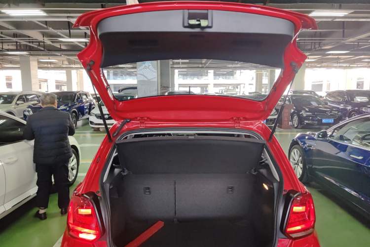 Used Volkswagen Polo 2016 1.6L Automatic Comfort Model Trunk
