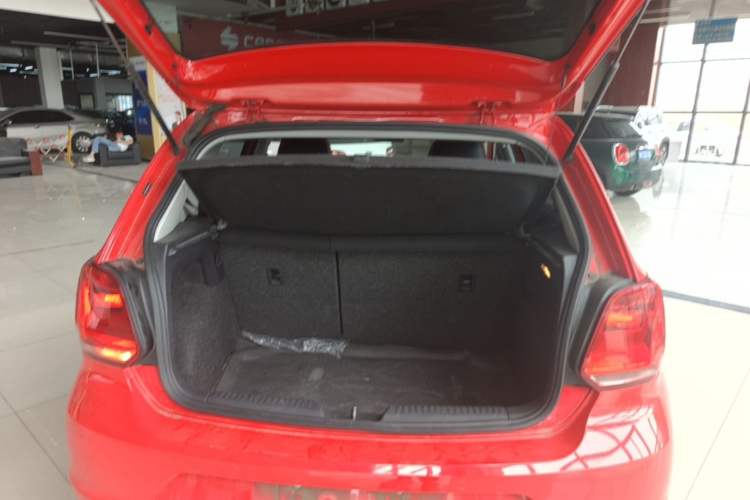 Used Volkswagen Polo 2016 1.6L Automatic Comfort Model Trunk