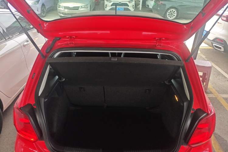 Used Volkswagen Polo 2016 1.6L Automatic Comfort Model Trunk