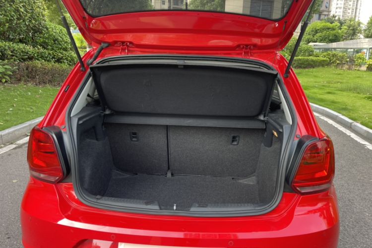 Used Volkswagen Polo 2016 1.6L Automatic Luxury Model Trunk