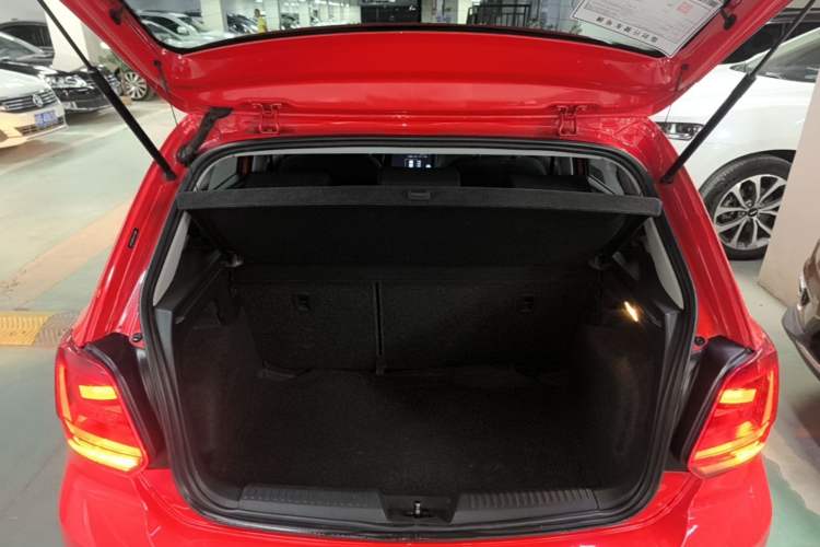 Used Volkswagen Polo 2016 1.6L Automatic Comfort Model Trunk