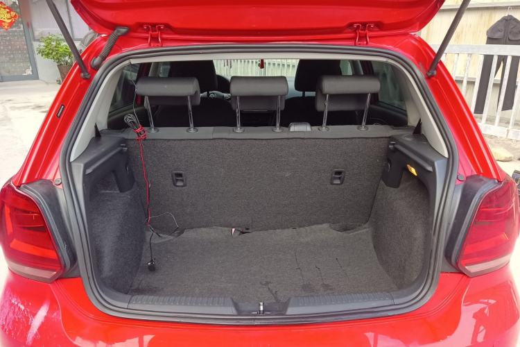 Used Volkswagen Polo 2016 1.4L Manual Fashion Model Trunk