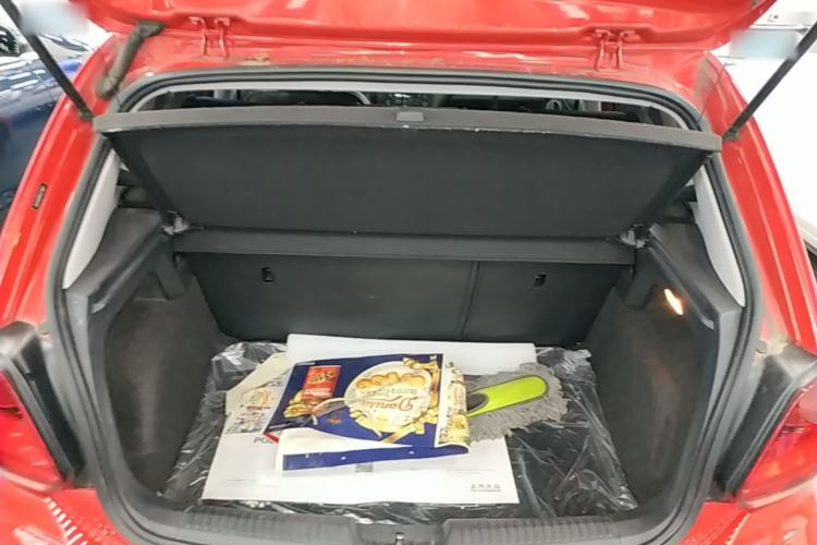 Used Volkswagen Polo 2016 1.4L Manual Fashion Model Trunk