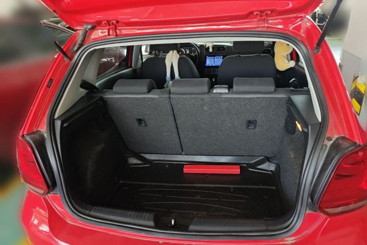 Used Volkswagen Polo 2016 1.6L Automatic Comfort Model Trunk