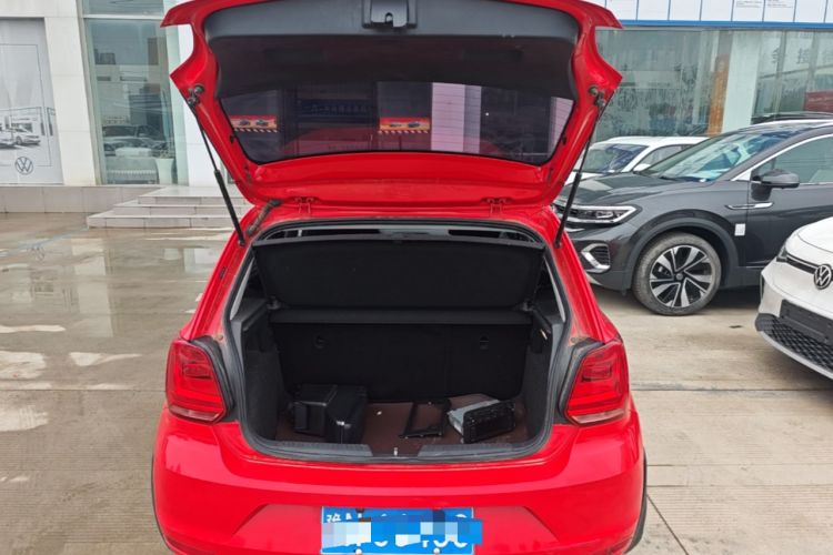 Used Volkswagen Polo 2016 1.4L Manual Fashion Model Trunk
