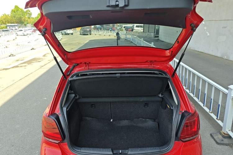 Used Volkswagen Polo 2016 1.6L Automatic Comfort Model Trunk
