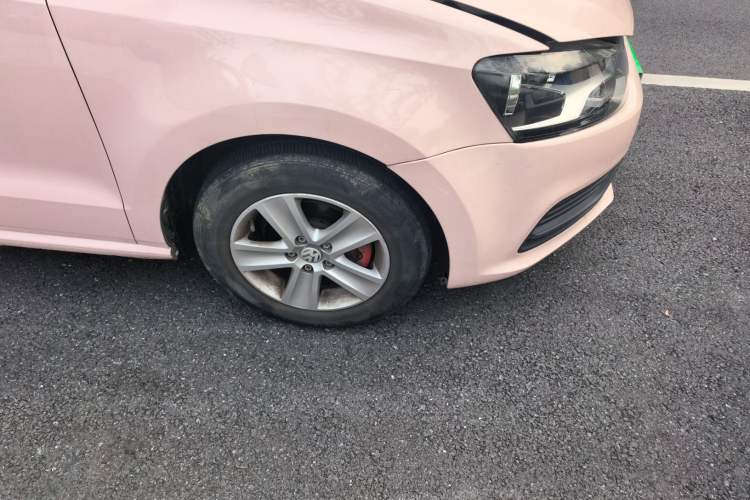 Used Volkswagen Polo 2016 1.4L Automatic Trendy Model Right Front Wheel Hub