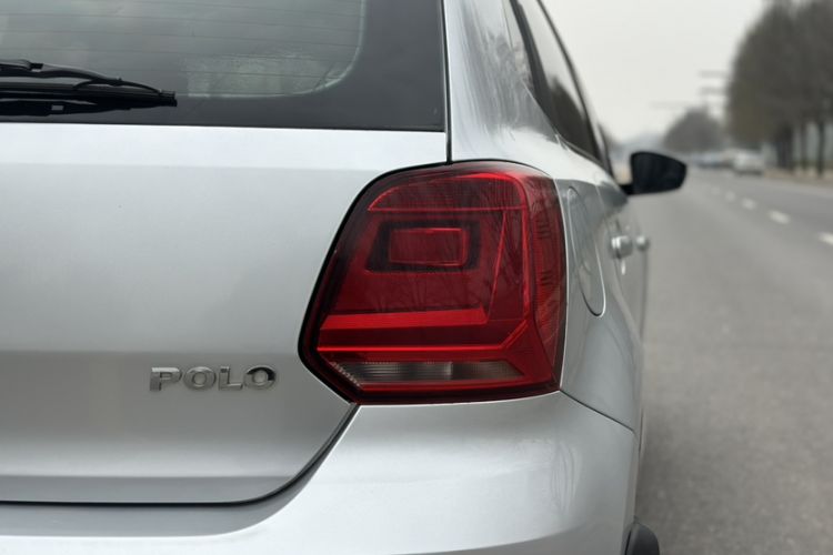 Used Volkswagen Polo 2016 1.4L Manual Fashion Model Exterior 6