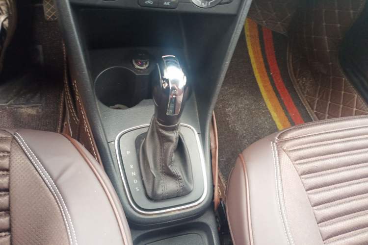 Used Volkswagen Polo 2016 1.4L Automatic Trendy Model Gear Lever