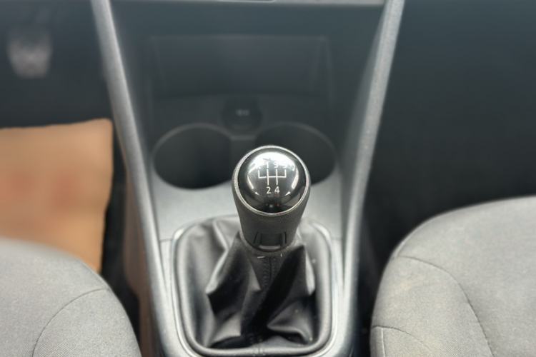 Used Volkswagen Polo 2016 1.4L Manual Fashion Model Interior 11