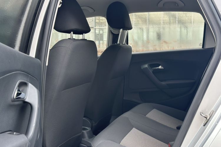 Used Volkswagen Polo 2016 1.4L Manual Fashion Model Interior 4