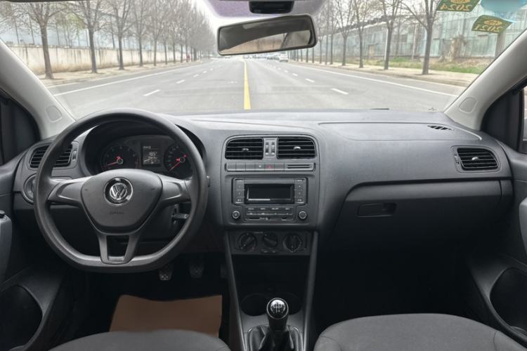 Used Volkswagen Polo 2016 1.4L Manual Fashion Model Interior 7