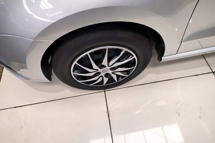 Used Volkswagen Polo 2016 1.4L Automatic Trendy Model Left Front Wheel Hub