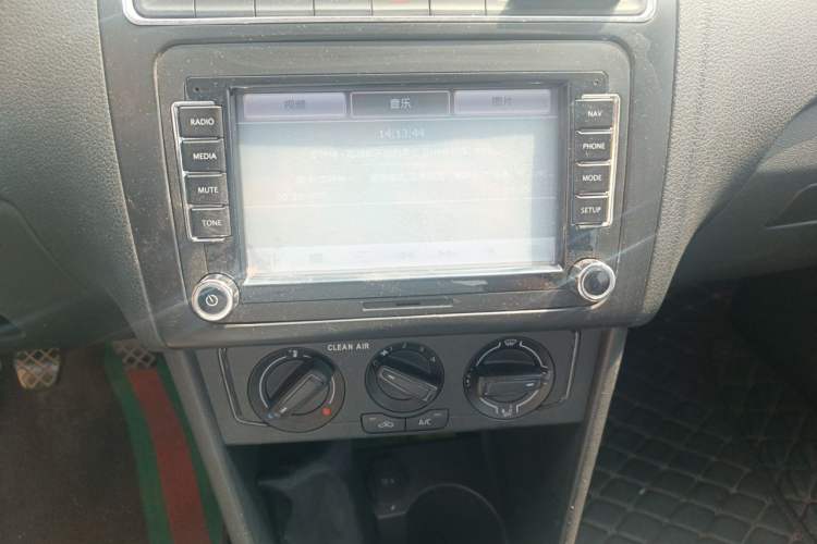 Used Volkswagen Polo 2016 1.4L Manual Fashion Model Audio And AC Panel