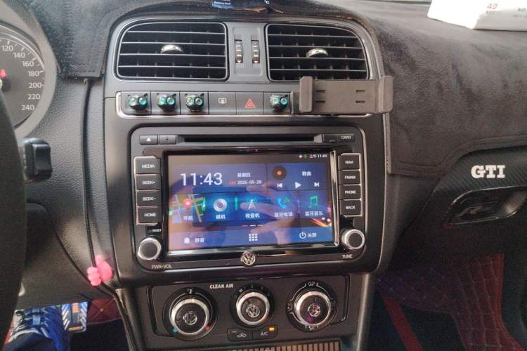 Used Volkswagen Polo 2016 1.4L Manual Fashion Model Audio And AC Panel