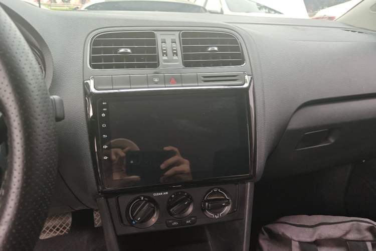 Used Volkswagen Polo 2016 1.4L Automatic Trendy Model Audio And AC Panel